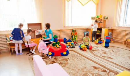 Путин потребовал поменять график работы детских садов и школ — детали Путин потребовал поменять график работы детских садов и школ — детали