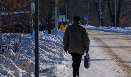 Мошенники обманули сразу двух пенсионеров в Архангельской области: один забирал деньги у другой Мошенники обманули сразу двух пенсионеров в Архангельской области: один забирал деньги у другой