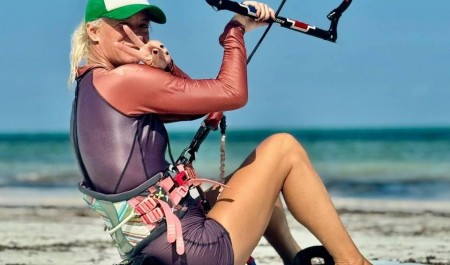 «Здесь хаос, но люди счастливее». Россиянка бросила всё и переехала на Занзибар: она учит туристов серфингу и ни о чём не жалеет