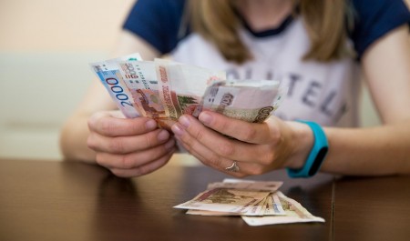 Минимальный размер почасовой оплаты труда хотят установить в России — предложение Госдумы 