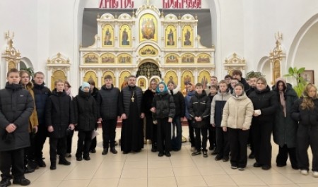 Священник Василий Лапко побеседовал с семиклассниками в храме 
