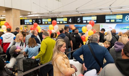 Авиакомпании отменяют рейсы в ОАЭ — возможностей покинуть страну во время войны всё меньше 