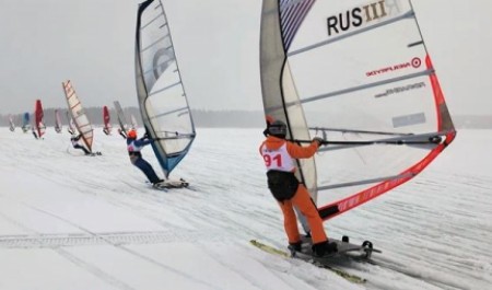 Архангельские виндсерферы покорили пьедестал российских зимних гонок под парусом