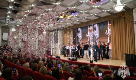 В преддверии 8 Марта сотрудницы МЧС России получают поздравления