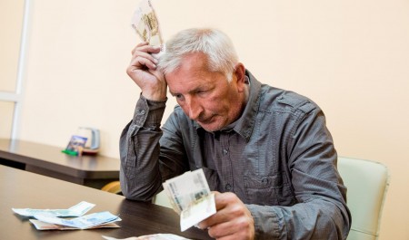 Какие услуги банки подключают без вашего ведома: как от них отказаться и вернуть деньги 