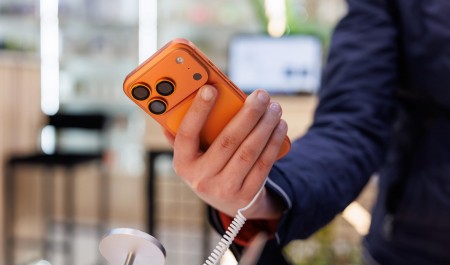 Samsung, Apple и Dyson стали золотыми: перед 8 Марта резко выросли цены на технику из-за войны на Ближнем Востоке