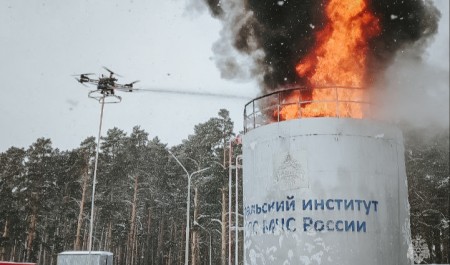 Огнеборцы и обучающиеся Уральского института МЧС России тренировались ликвидировать условные пожары