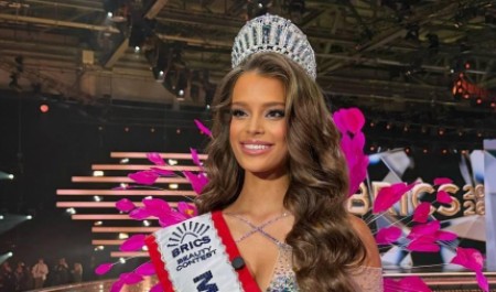«История начинается с меня». Россиянка стала победительницей «Мисс БРИКС»: смотрим на фото красотки