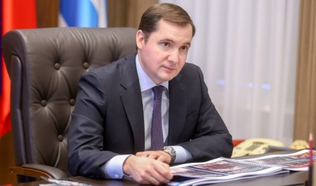 Александр Цыбульский поздравил жительниц Архангельской области с Международным женским днем