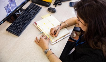 Удаленщиков возвращают в офисы, а банки меняют правила выдачи денег: итоги недели