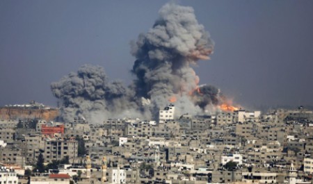 Кислотный дождь в Иране и взрыв на военной базе США в Бахрейне. Главное о войне на Ближнем Востоке к этому часу