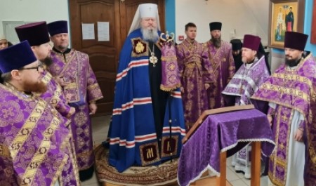 Митрополит Корнилий совершил Литургию Преждеосвященных Даров в праздник обретения главы Иоанна Предтечи