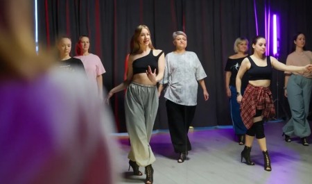 Молодая предпринимательница при помощи соцконтракта создала в Вельске новое танцевальное направление