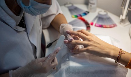 «У людей нет денег»: хозяйка салона красоты — о том, как из последних сил спасает свою студию от закрытия «У людей нет денег»: хозяйка салона красоты — о том, как из последних сил спасает свою студию от закрытия