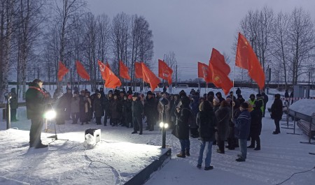 «Это вся наша жизнь»: работники Центрального рынка и горожане выступают на митинге в Архангельске