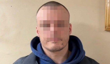 В Архангельске с начала ноября искали водителя, который сбил двух девушек и скрылся