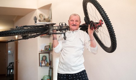 «Слушай, вы меня не убьете?» Как бывший кагэбэшник объехал на велосипеде полсвета и подружил духов