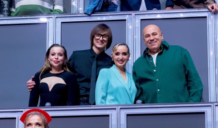 «Просто позор сотне»: зрители шоу «Ну-ка, все вместе! Хором!» раскритиковали выбор судей