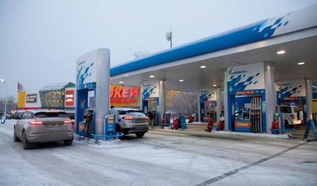 Почему нефть дорожает, а цены на бензин в России продолжают расти? Спросили у экспертов 