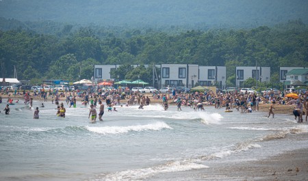 Улететь в отпуск станет сложнее и дороже: как конфликт на Ближнем Востоке повлияет на туризм 