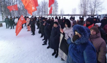 Десятки архангелогородцев вышли на митинг в защиту Центрального рынка