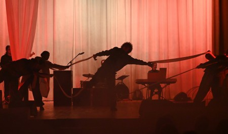 В муниципалитетах Поморья проходят показы спектакля по письмам и стихам участников СВО