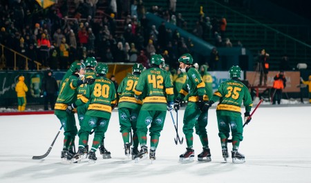 Завершился первый тайм матча «Водник» — «СКА-Нефтяник» в Архангельске. Итоги первой половины игры