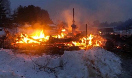 Ночной пожар в архангельской глубинке унес жизнь 75-летнего пенсионера