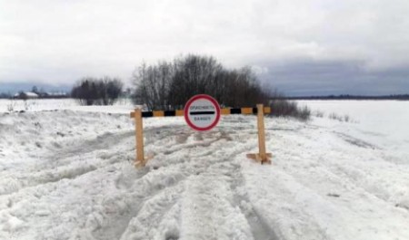 Лед не выдерживает: в Архангельской области стремительно закрываются переправы