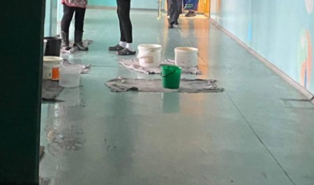 В Архангельске затопило две школы за один день — видео