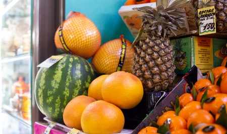 Стакан сока, который вас убивает: почему жителям Архангельской области запрещено есть грейпфрут с таблетками