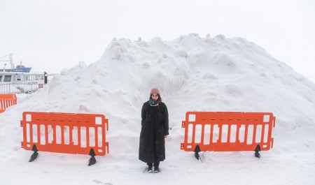 Сугробы выше человека: показываем, какие снежные горы вырастают в Архангельске 