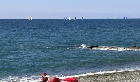 «Цены будут только расти». Туристы рассказали, почему едут в Сочи даже на фоне атак беспилотников 