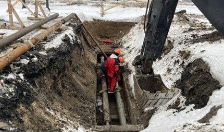 Пять единиц техники и 10 работников: в Архангельске «ожили» работы на площади у МРВ