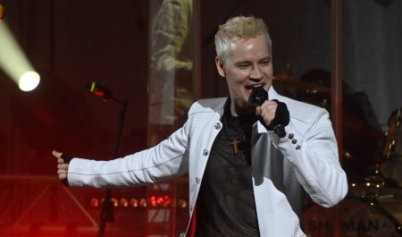 SHAMAN объяснился за то, что вылизал Байкал. Видео 