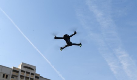 Десятки отмененных рейсов и пожар на нефтебазе: все о последствиях ночной атаки беспилотников на российские регионы