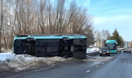 В Архангельске опрокинулся пассажирский автобус — обошлось без пострадавших