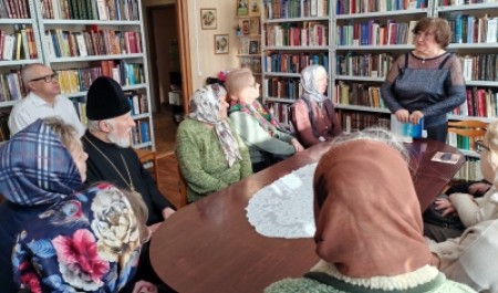 Доктор филологических наук Марина Елепова встретилась с настоятелем и прихожанами архангельского Никольского храма Доктор филологических наук Марина Елепова встретилась с настоятелем и прихожанами архангельского Никольского храма