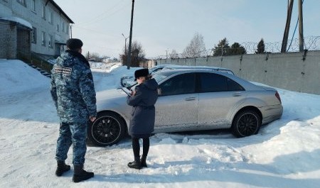 В Котласе у должника арестовали любимый "Мерседес"