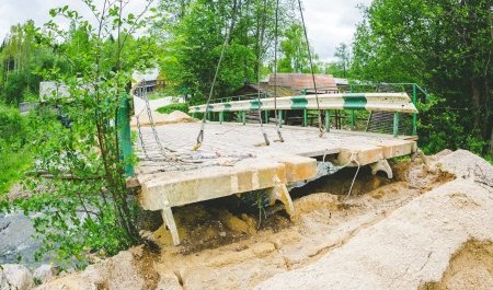Мезенский чиновник хапнул денег на демонтаже моста