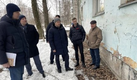 Депутаты АрхГорДумы разбираются с домом на Химиков, 21