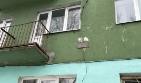 Фундамент дома на Сульфате в Архангельске продолжает проседать без ремонта