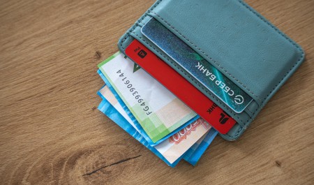 Кредитные карты начали блокировать: с чем это связано 