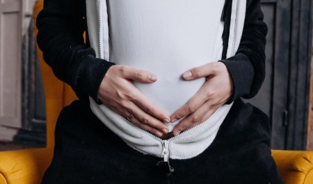 Женщин, не желающих заводить детей, хотят отправить к психологу: новые рекомендации Минздрава