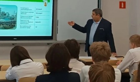 «Разговоры о важном»: учеников судостроительного класса школы №14 Архангельска познакомили с отраслевыми проектами