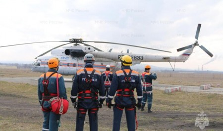 В Карачаево-Черкессии спасатели МЧС России отточили мастерство беспарашютного десантирования