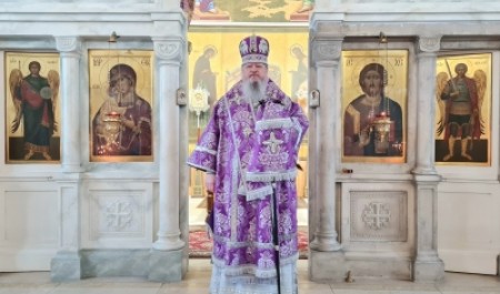 Митрополит Корнилий 21 марта совершил Литургию и панихиду в архангельском храме Всех святых 