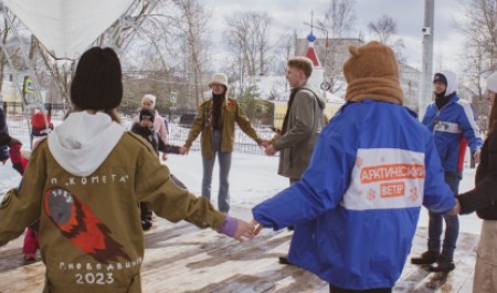 Студенческие и подростковые отряды Поморья проводят для семей игры и мастер-классы на свежем воздухе 