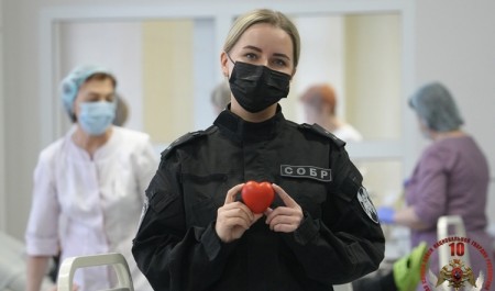 Росгвардейцы Архангельской области приняли участие в донорской акции, приуроченной к празднованию 10-летия ведомства