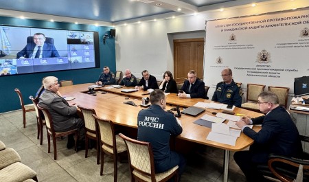 Аномально теплая погода ускорила подготовку к ледоходу в Архангельской области